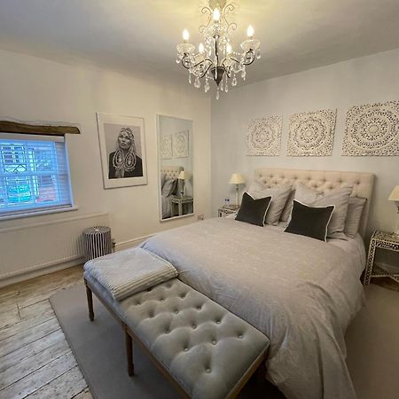 Entire Georgian Luxury Home - 3 Storey- High St Henley-In-Arden -Two Bedrooms-Sleeps 4 Eksteriør billede