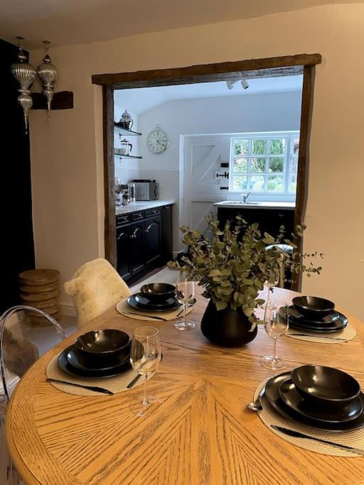 Entire Georgian Luxury Home - 3 Storey- High St Henley-In-Arden -Two Bedrooms-Sleeps 4 Eksteriør billede
