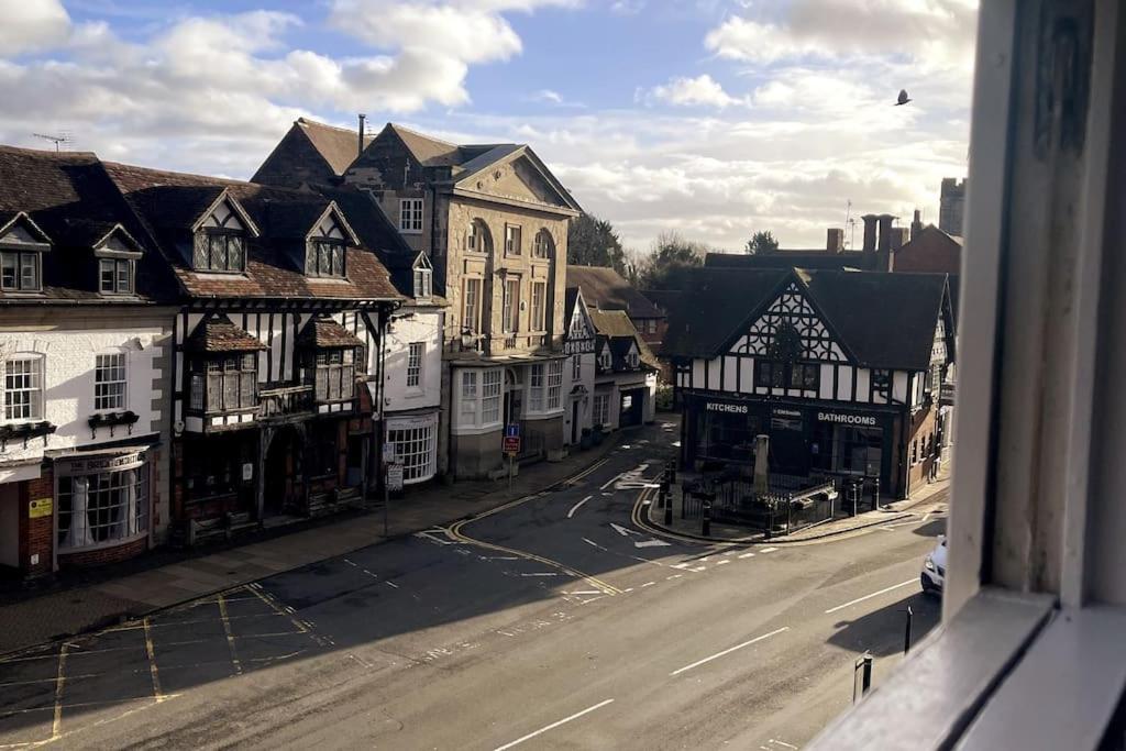 Entire Georgian Luxury Home - 3 Storey- High St Henley-In-Arden -Two Bedrooms-Sleeps 4 Eksteriør billede
