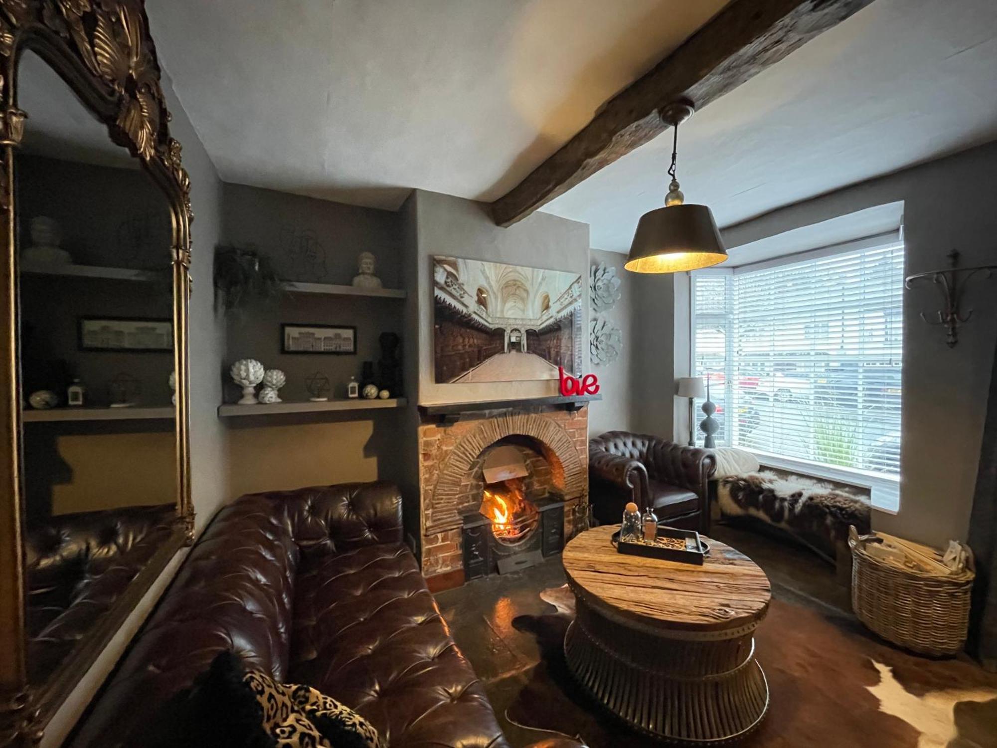 Entire Georgian Luxury Home - 3 Storey- High St Henley-In-Arden -Two Bedrooms-Sleeps 4 Eksteriør billede