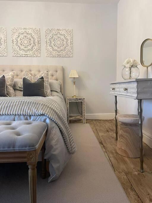 Entire Georgian Luxury Home - 3 Storey- High St Henley-In-Arden -Two Bedrooms-Sleeps 4 Eksteriør billede