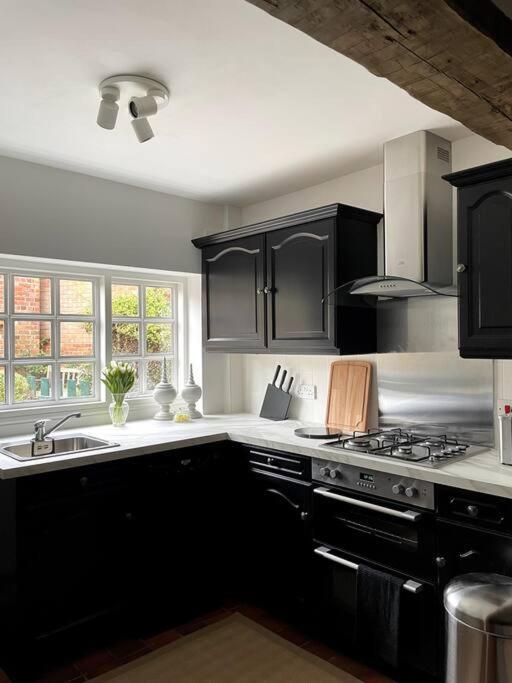 Entire Georgian Luxury Home - 3 Storey- High St Henley-In-Arden -Two Bedrooms-Sleeps 4 Eksteriør billede